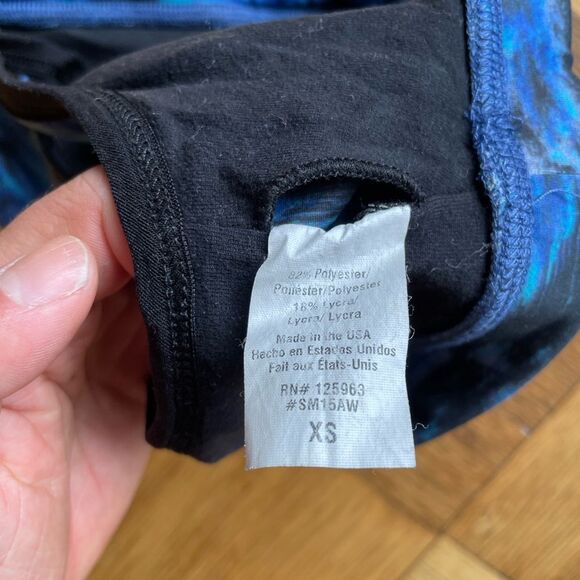 Beyond Yoga blue/black/grey abstract printed racerback sports bra XS - Picture 3 of 4